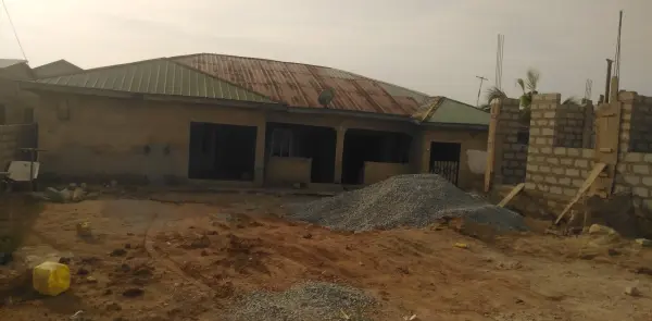 Chamber and hall self contain for rent